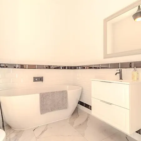 Blue 3 Spacious Family Apt, View & Parking Apartman *