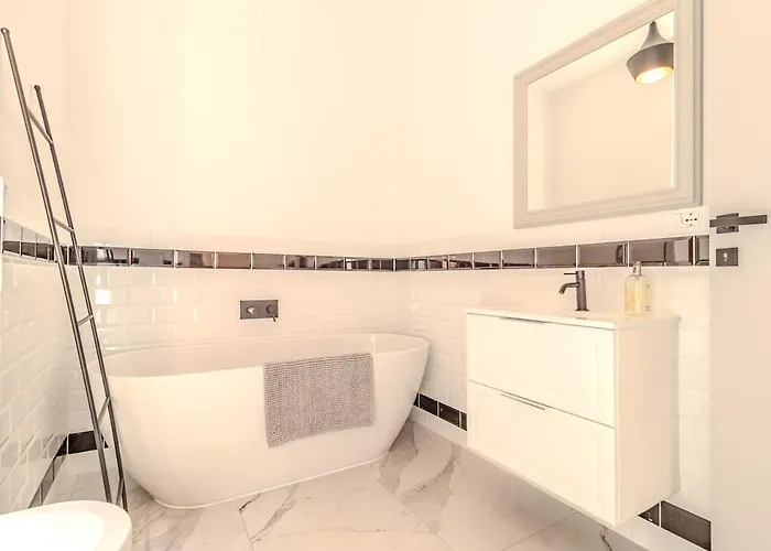 Blue Luxury Apt#3 公寓 *